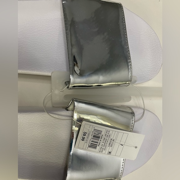 3/$20 🔹 Women’ slip on sandles size 7 - Picture 2 of 8